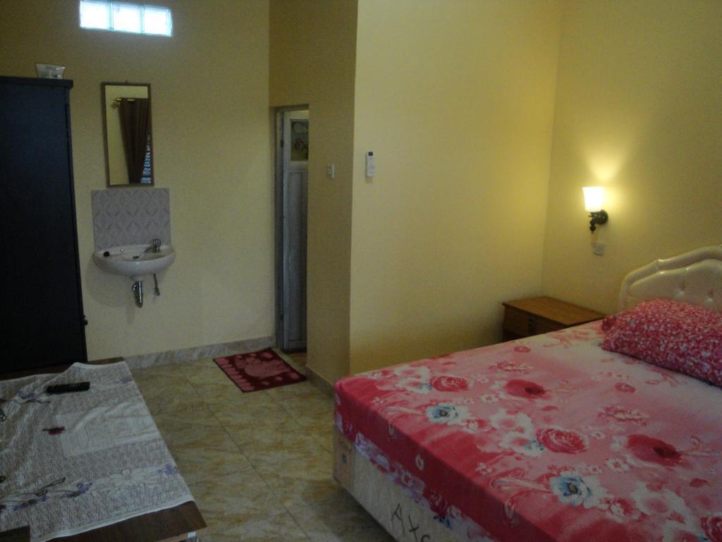 Puji Homestay Mataram Exterior foto